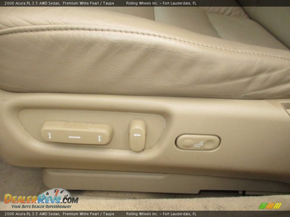 2006 Acura RL 3.5 AWD Sedan Premium White Pearl / Taupe Photo #31