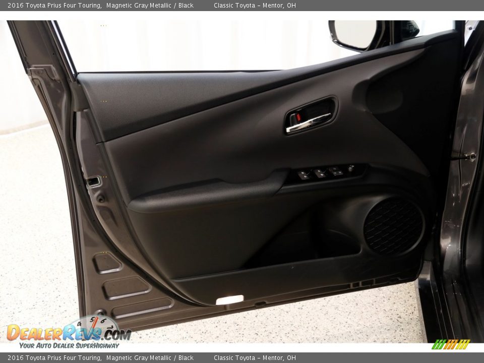 2016 Toyota Prius Four Touring Magnetic Gray Metallic / Black Photo #4