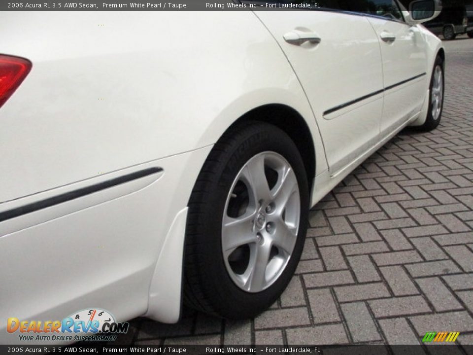 2006 Acura RL 3.5 AWD Sedan Premium White Pearl / Taupe Photo #33