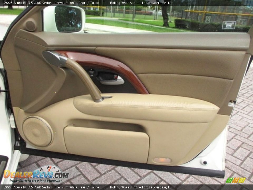 2006 Acura RL 3.5 AWD Sedan Premium White Pearl / Taupe Photo #35