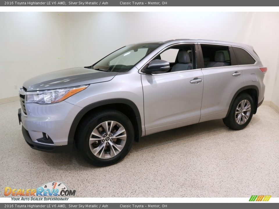 2016 Toyota Highlander LE V6 AWD Silver Sky Metallic / Ash Photo #3