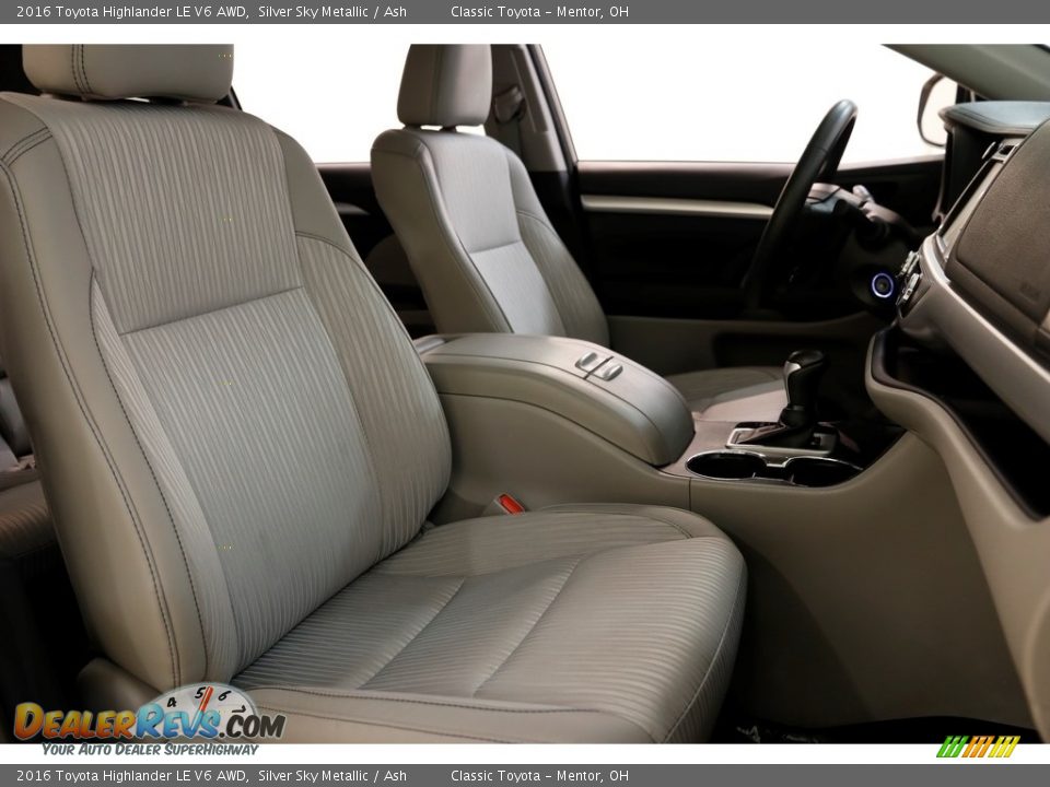 2016 Toyota Highlander LE V6 AWD Silver Sky Metallic / Ash Photo #15