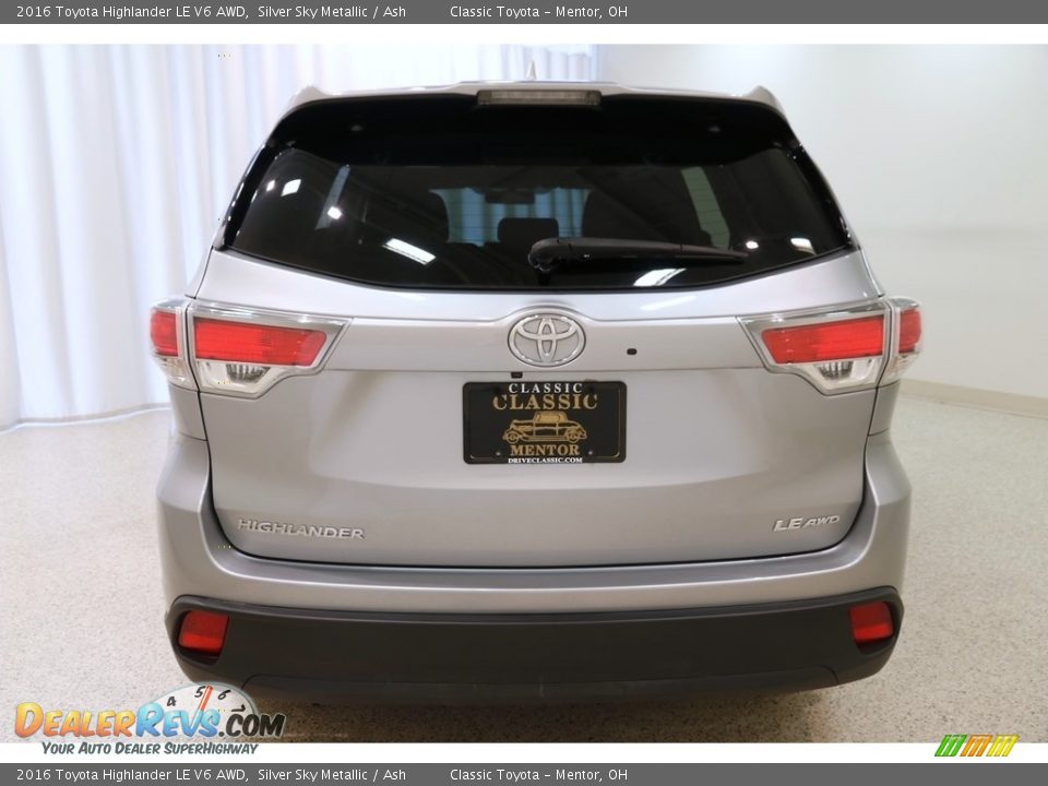 2016 Toyota Highlander LE V6 AWD Silver Sky Metallic / Ash Photo #19