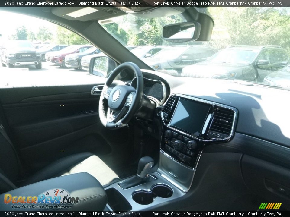 2020 Jeep Grand Cherokee Laredo 4x4 Diamond Black Crystal Pearl / Black Photo #11