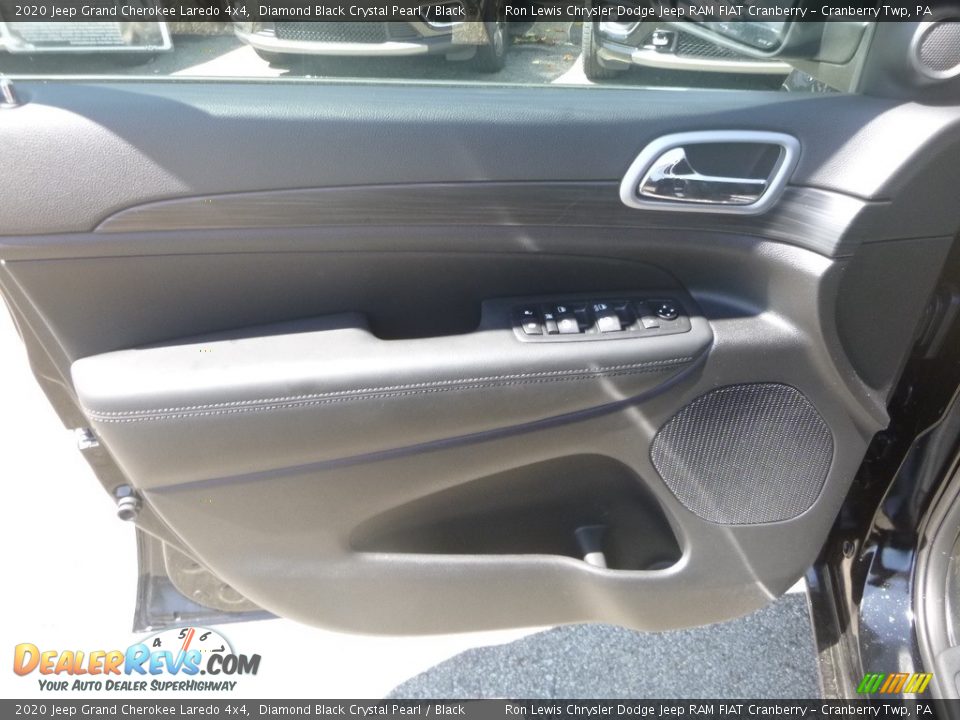 2020 Jeep Grand Cherokee Laredo 4x4 Diamond Black Crystal Pearl / Black Photo #15