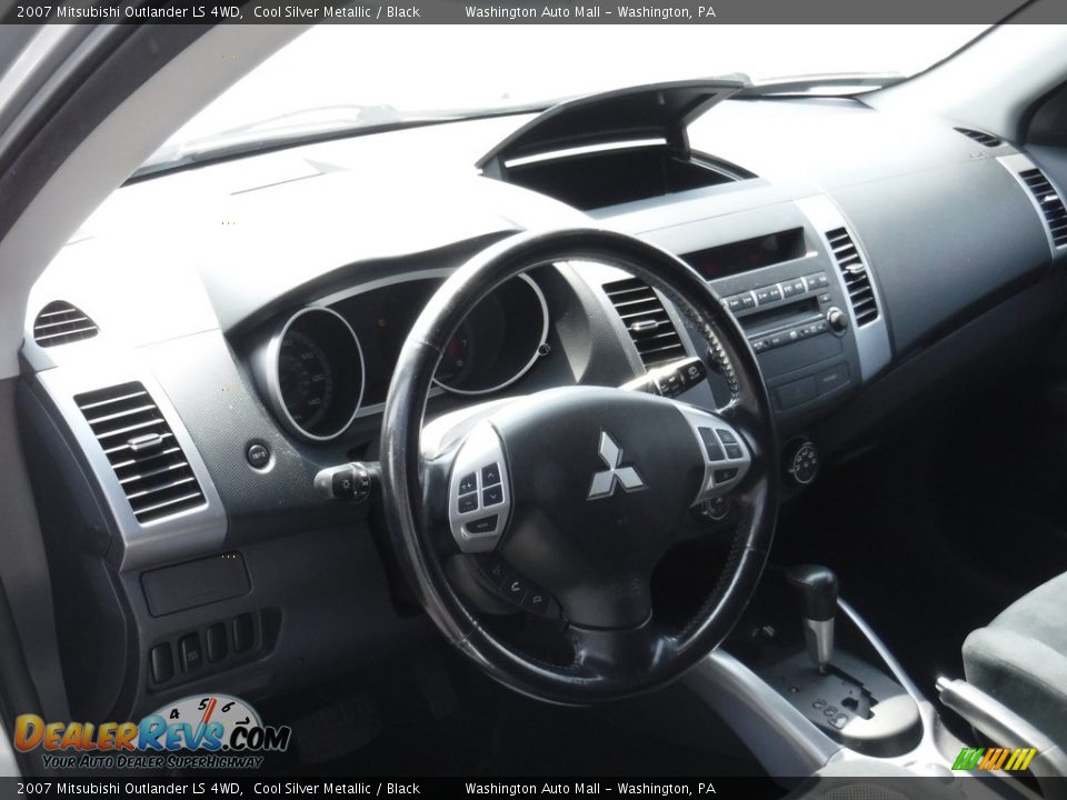 2007 Mitsubishi Outlander LS 4WD Cool Silver Metallic / Black Photo #13