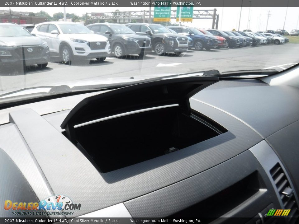 2007 Mitsubishi Outlander LS 4WD Cool Silver Metallic / Black Photo #16
