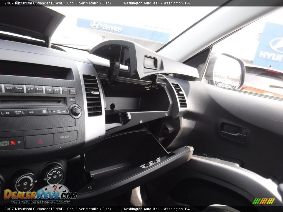 2007 Mitsubishi Outlander LS 4WD Cool Silver Metallic / Black Photo #19