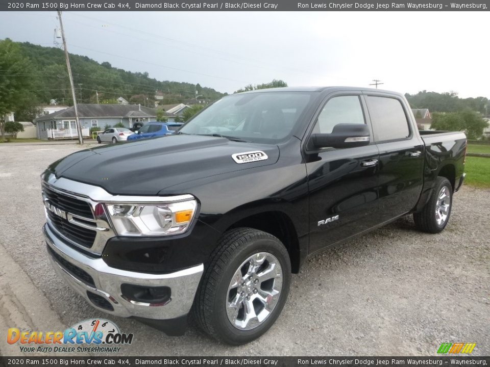Front 3/4 View of 2020 Ram 1500 Big Horn Crew Cab 4x4 Photo #1