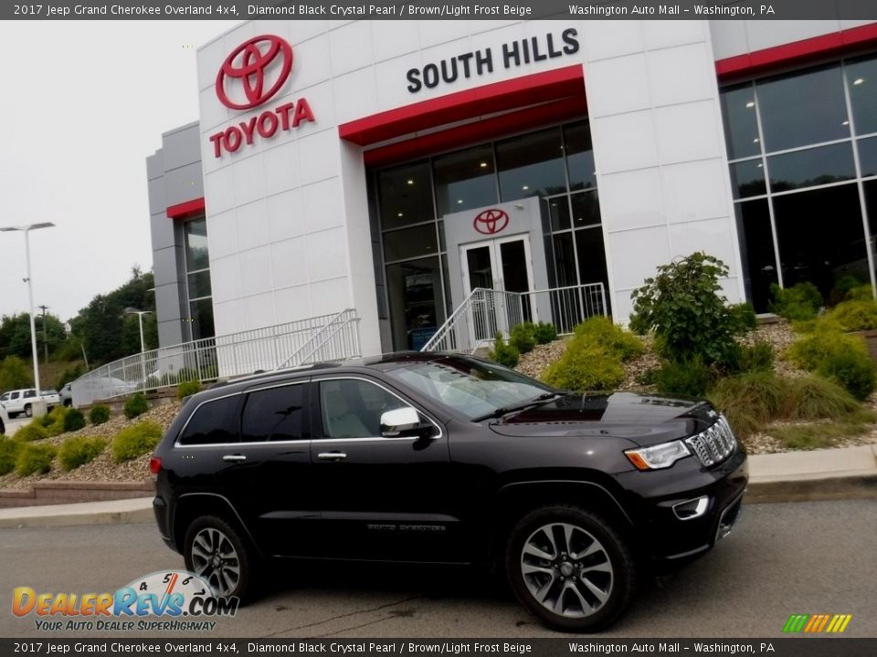 2017 Jeep Grand Cherokee Overland 4x4 Diamond Black Crystal Pearl / Brown/Light Frost Beige Photo #2