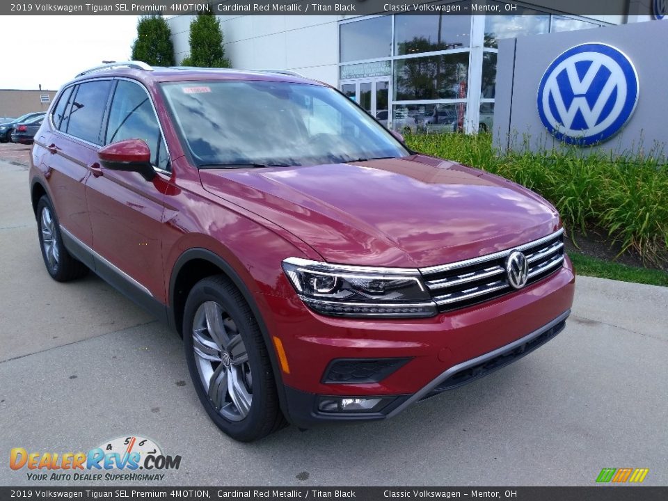 Front 3/4 View of 2019 Volkswagen Tiguan SEL Premium 4MOTION Photo #1