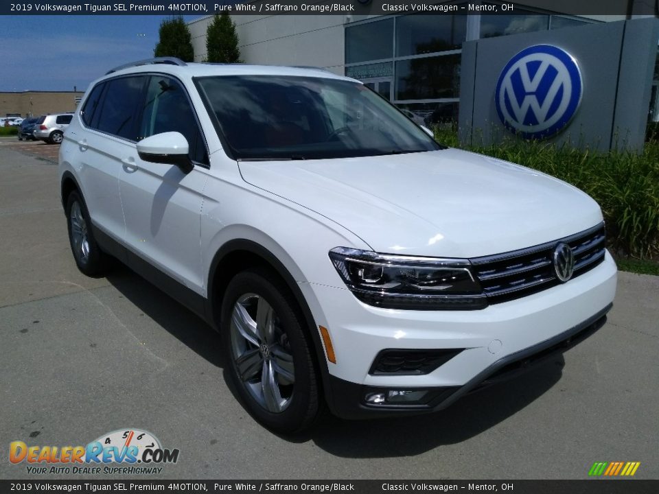 Front 3/4 View of 2019 Volkswagen Tiguan SEL Premium 4MOTION Photo #1