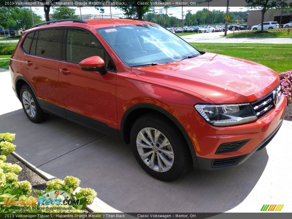 Front 3/4 View of 2019 Volkswagen Tiguan S Photo #1