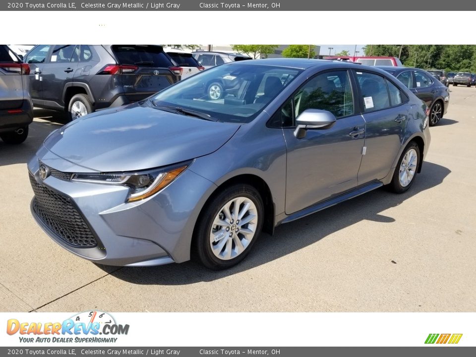 Front 3/4 View of 2020 Toyota Corolla LE Photo #1