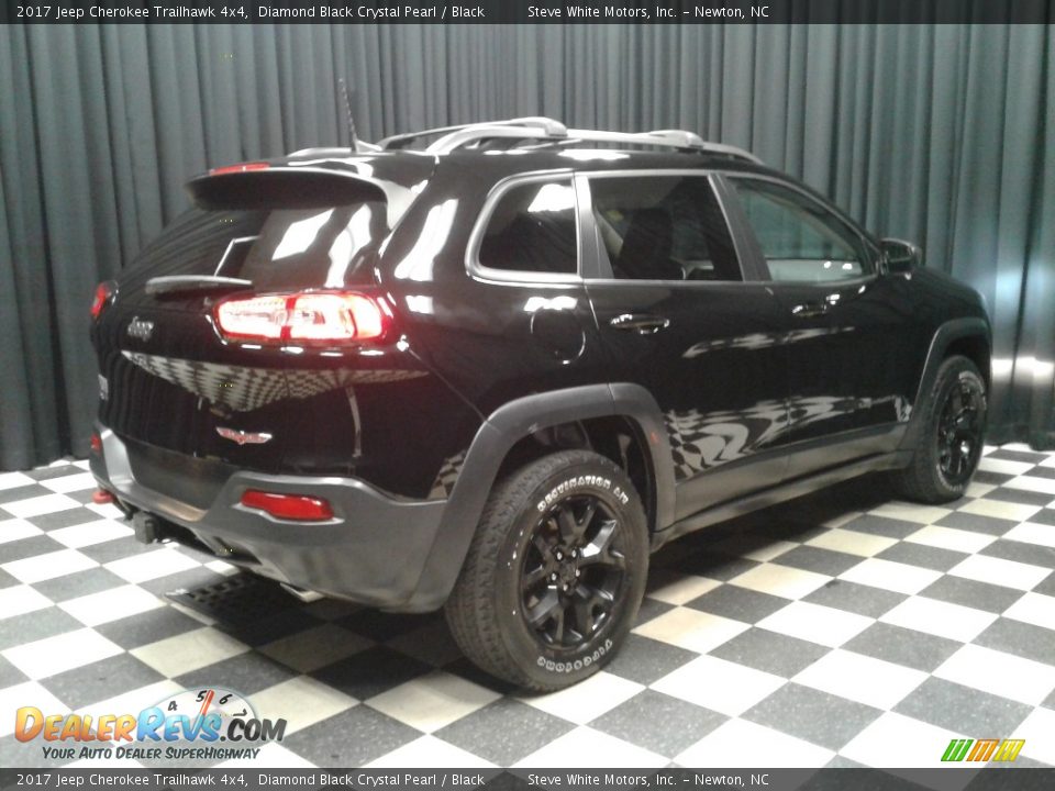2017 Jeep Cherokee Trailhawk 4x4 Diamond Black Crystal Pearl / Black Photo #6