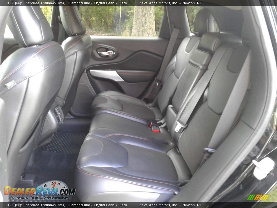 2017 Jeep Cherokee Trailhawk 4x4 Diamond Black Crystal Pearl / Black Photo #11