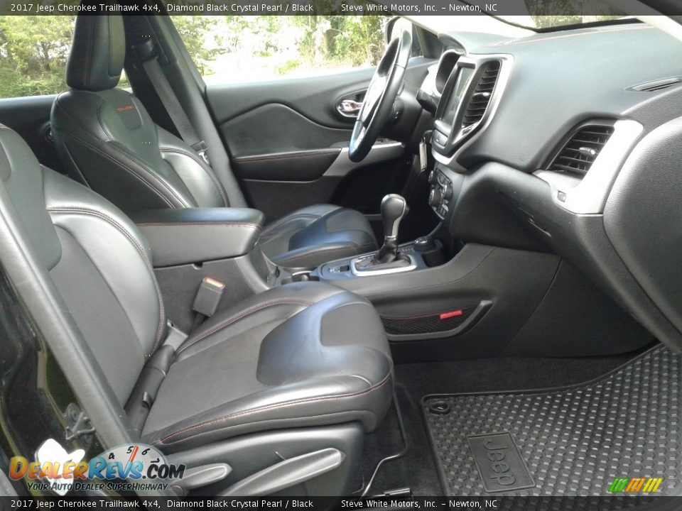 2017 Jeep Cherokee Trailhawk 4x4 Diamond Black Crystal Pearl / Black Photo #14
