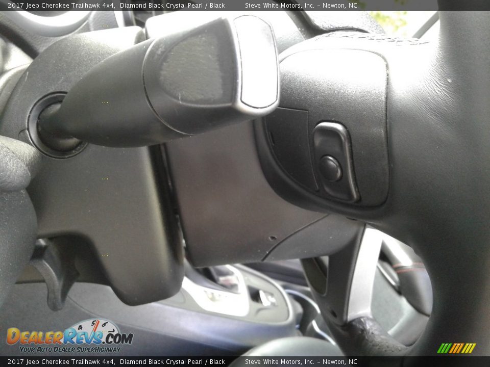 2017 Jeep Cherokee Trailhawk 4x4 Diamond Black Crystal Pearl / Black Photo #15