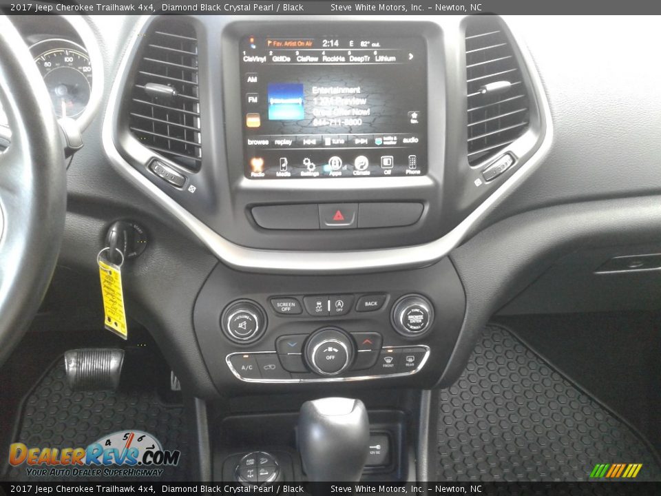 2017 Jeep Cherokee Trailhawk 4x4 Diamond Black Crystal Pearl / Black Photo #19