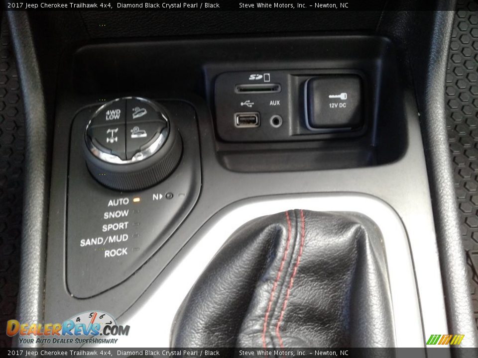 2017 Jeep Cherokee Trailhawk 4x4 Diamond Black Crystal Pearl / Black Photo #25