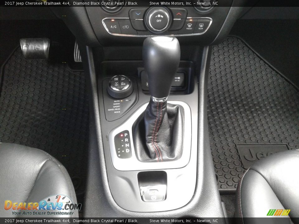 2017 Jeep Cherokee Trailhawk 4x4 Diamond Black Crystal Pearl / Black Photo #26