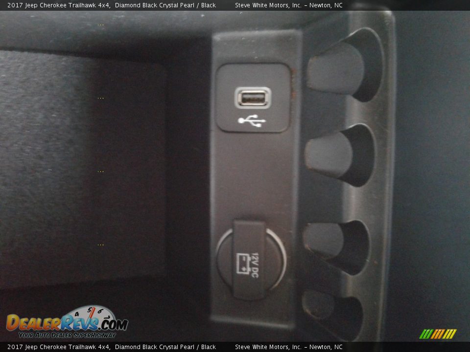 2017 Jeep Cherokee Trailhawk 4x4 Diamond Black Crystal Pearl / Black Photo #27