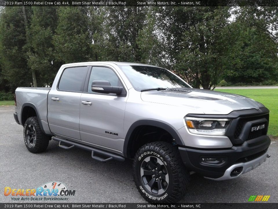 Front 3/4 View of 2019 Ram 1500 Rebel Crew Cab 4x4 Photo #4