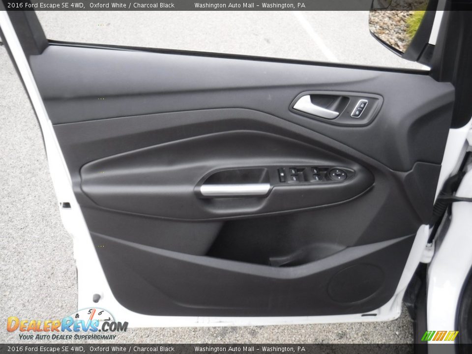 2016 Ford Escape SE 4WD Oxford White / Charcoal Black Photo #18