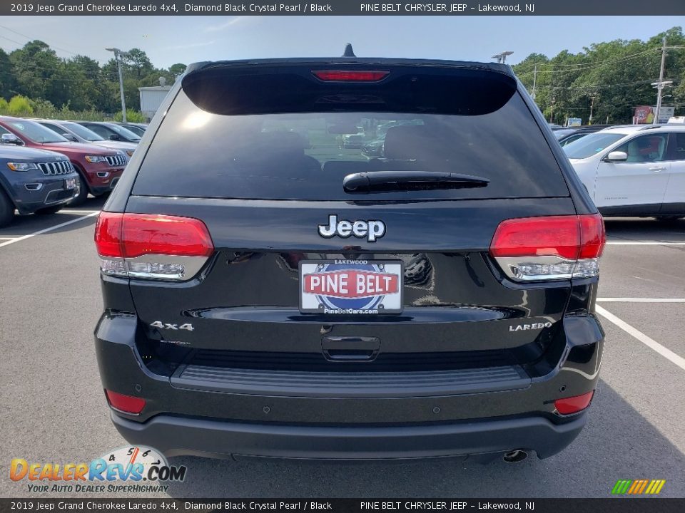 2019 Jeep Grand Cherokee Laredo 4x4 Diamond Black Crystal Pearl / Black Photo #5