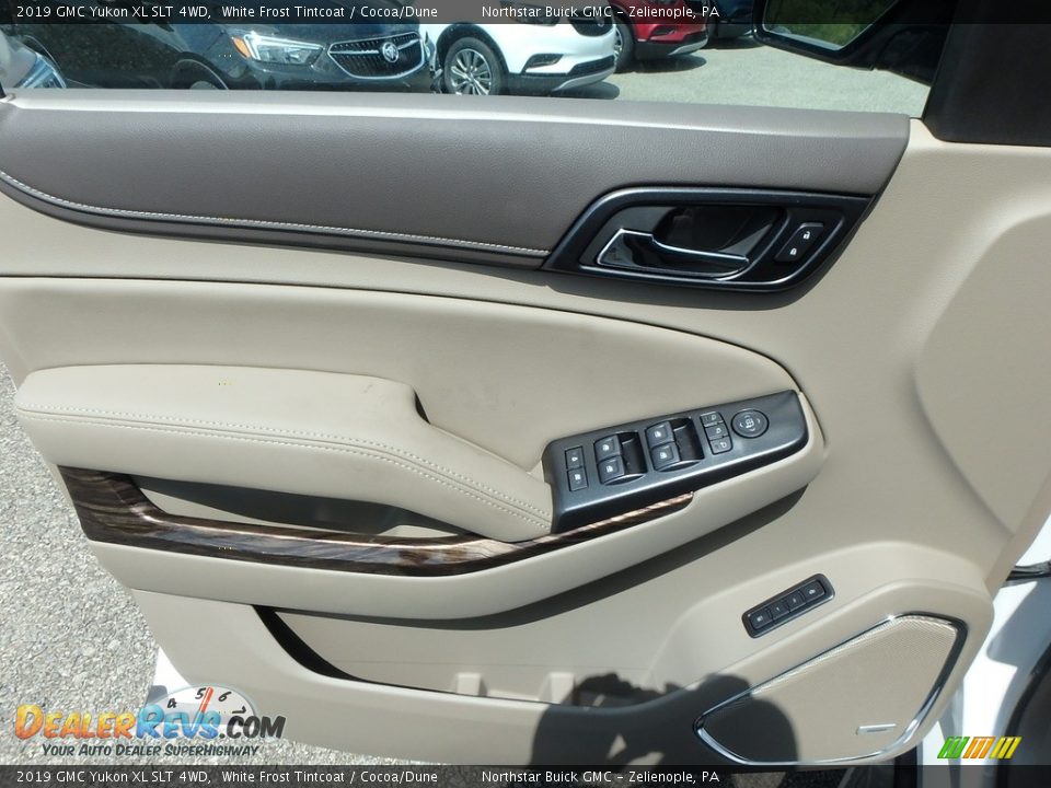 Door Panel of 2019 GMC Yukon XL SLT 4WD Photo #16