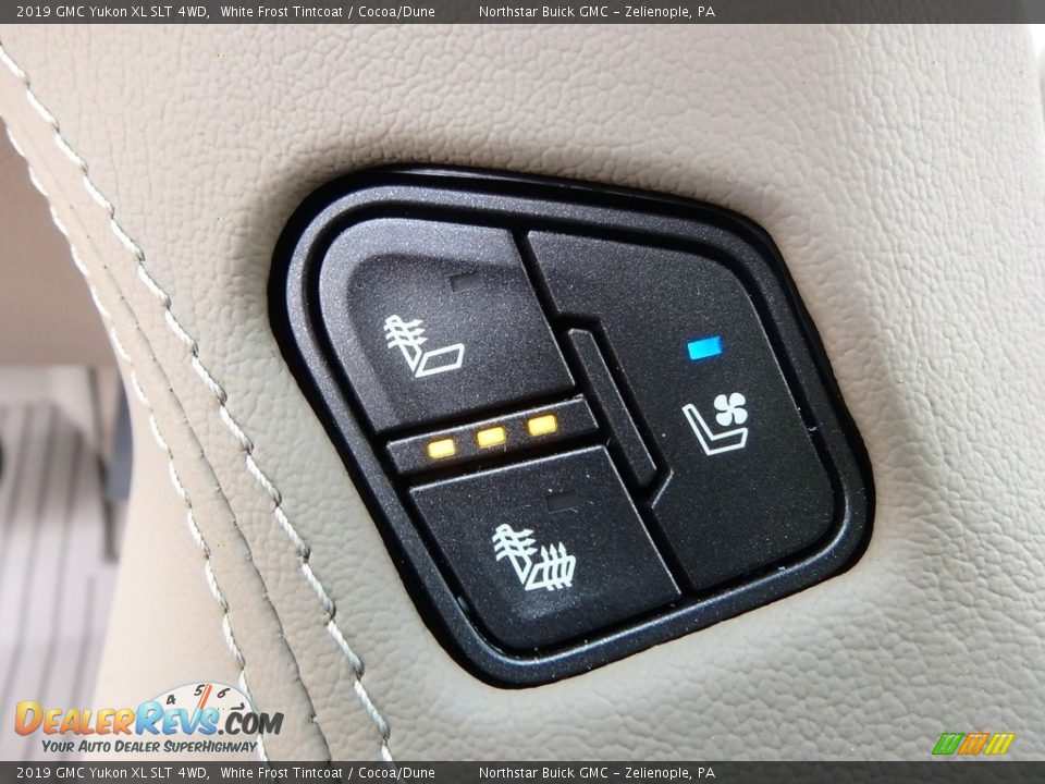 Controls of 2019 GMC Yukon XL SLT 4WD Photo #18