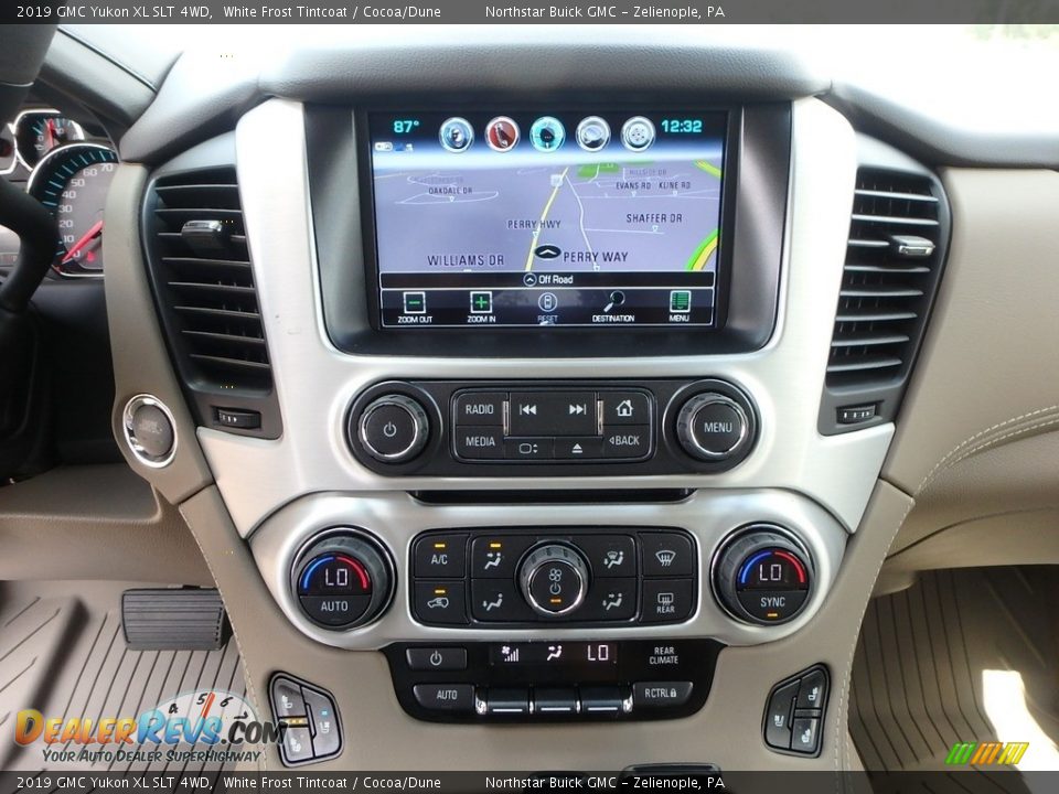 Controls of 2019 GMC Yukon XL SLT 4WD Photo #19