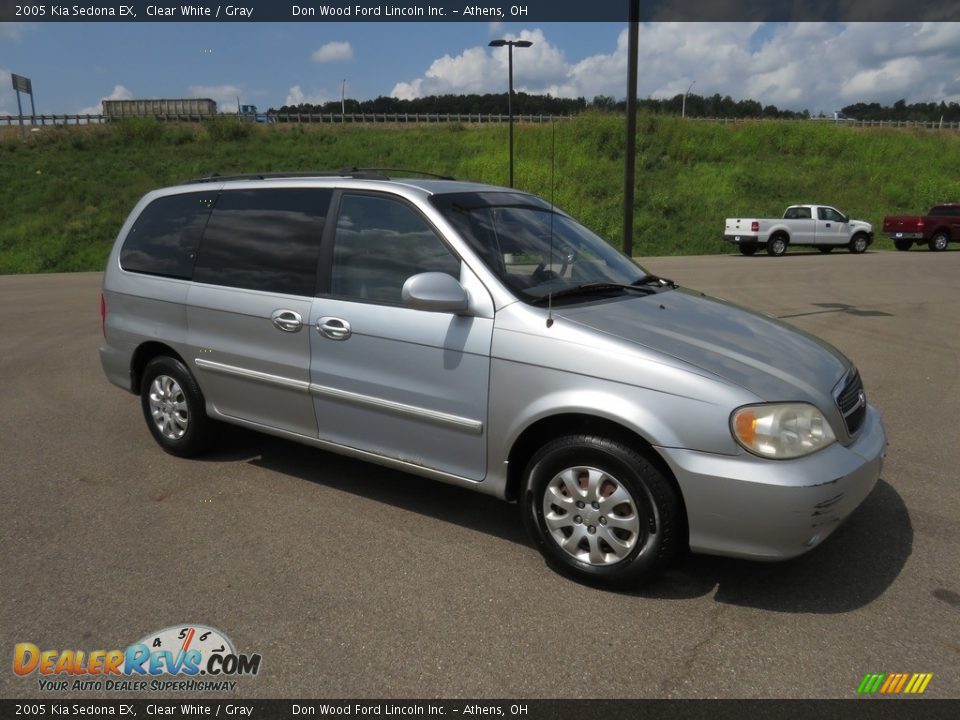 2005 Kia Sedona EX Clear White / Gray Photo #2