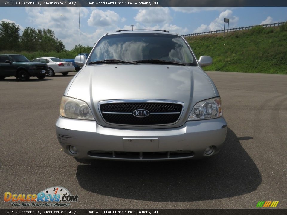 2005 Kia Sedona EX Clear White / Gray Photo #4