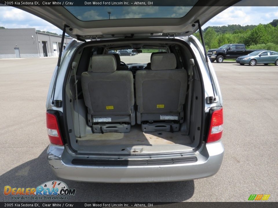 2005 Kia Sedona EX Clear White / Gray Photo #11