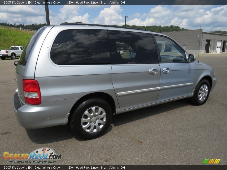 2005 Kia Sedona EX Clear White / Gray Photo #13