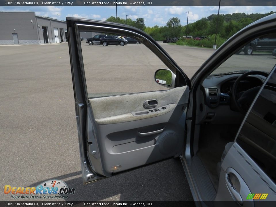 2005 Kia Sedona EX Clear White / Gray Photo #15