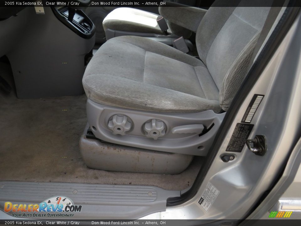 2005 Kia Sedona EX Clear White / Gray Photo #16