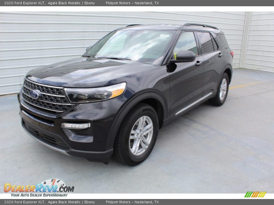 Front 3/4 View of 2020 Ford Explorer XLT Photo #3
