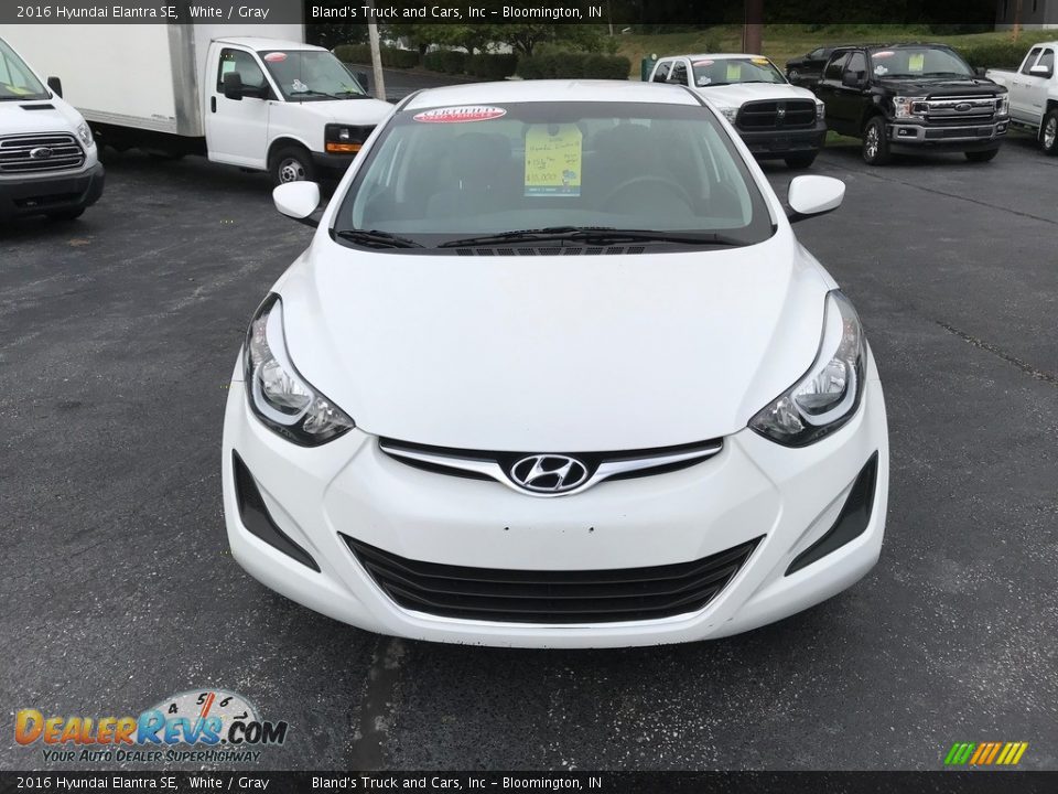 2016 Hyundai Elantra SE White / Gray Photo #3