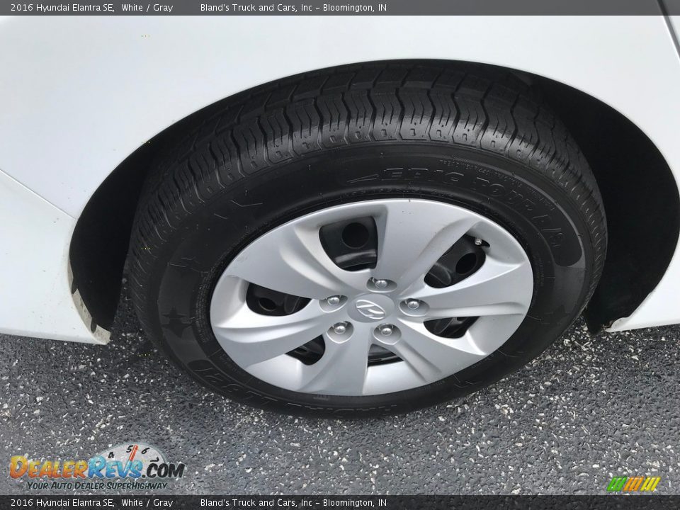 2016 Hyundai Elantra SE White / Gray Photo #9