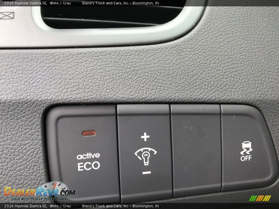 2016 Hyundai Elantra SE White / Gray Photo #13