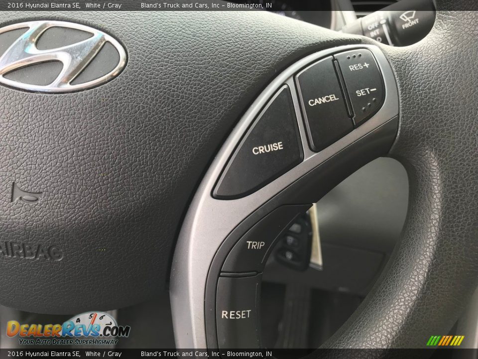 2016 Hyundai Elantra SE White / Gray Photo #17
