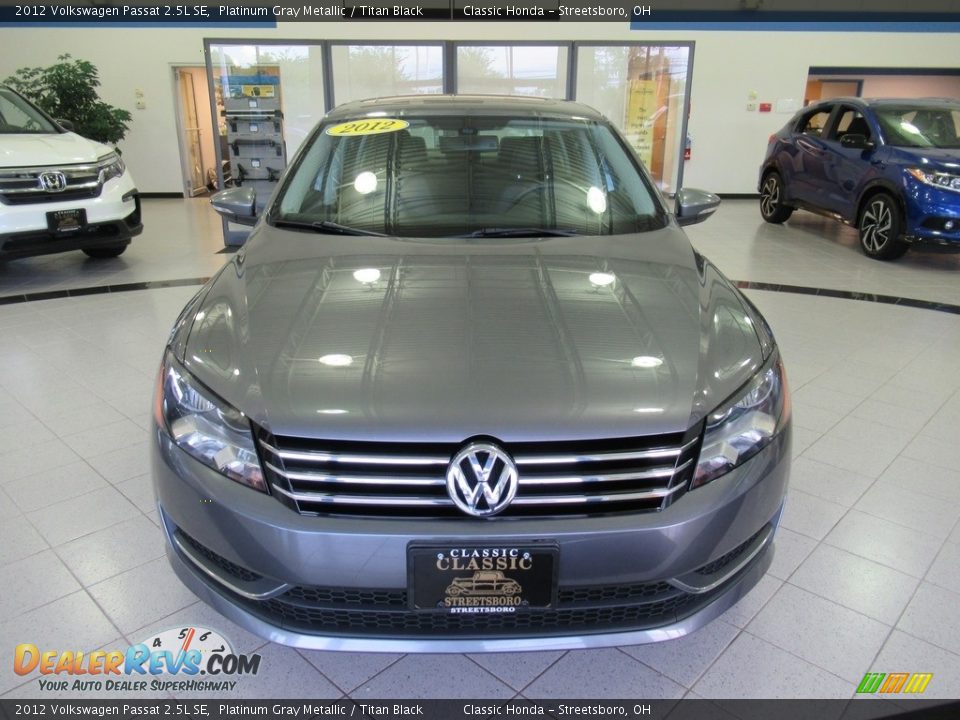 2012 Volkswagen Passat 2.5L SE Platinum Gray Metallic / Titan Black Photo #2