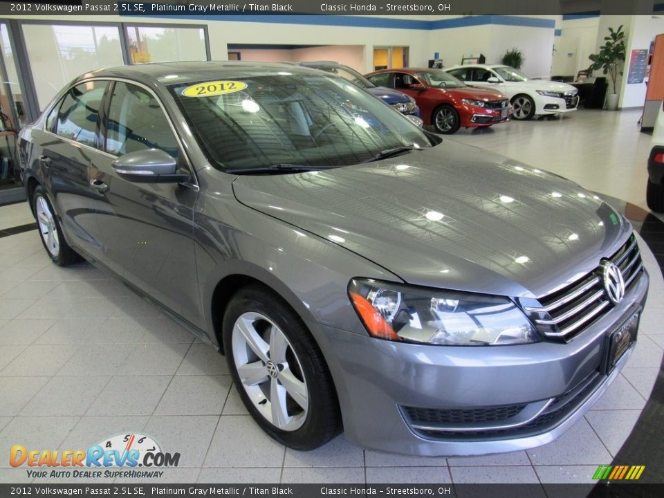 2012 Volkswagen Passat 2.5L SE Platinum Gray Metallic / Titan Black Photo #3