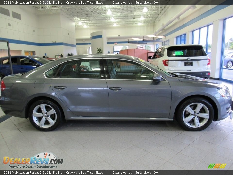 2012 Volkswagen Passat 2.5L SE Platinum Gray Metallic / Titan Black Photo #4