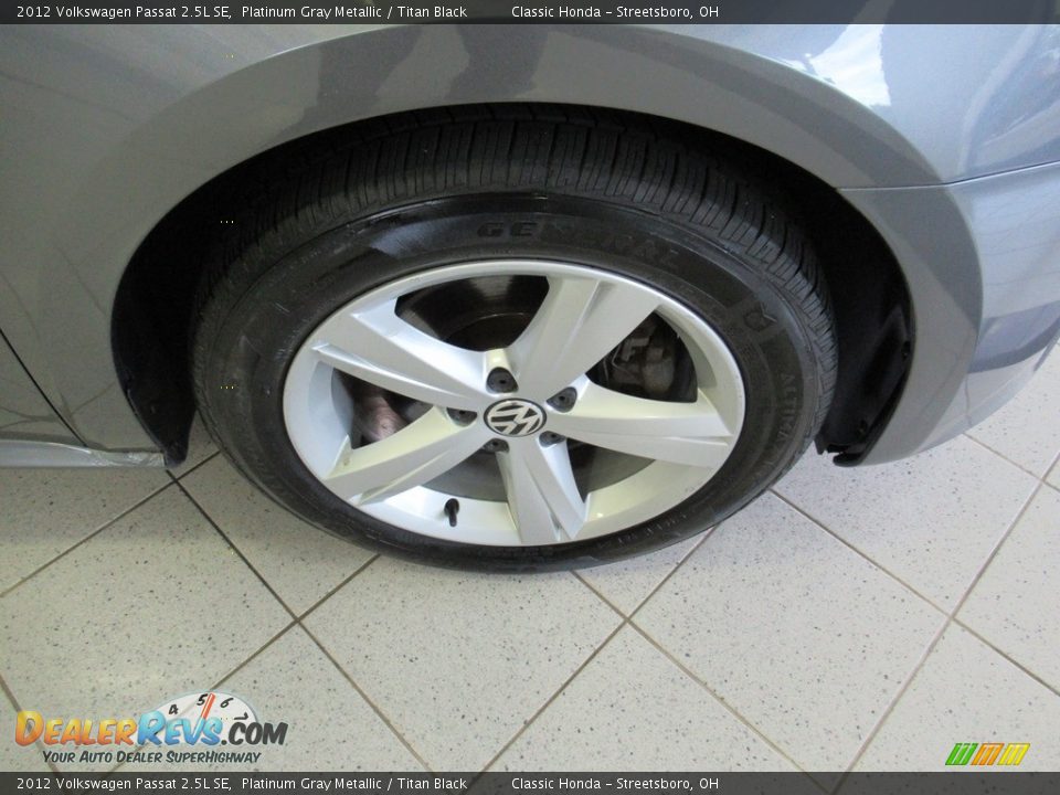 2012 Volkswagen Passat 2.5L SE Platinum Gray Metallic / Titan Black Photo #5