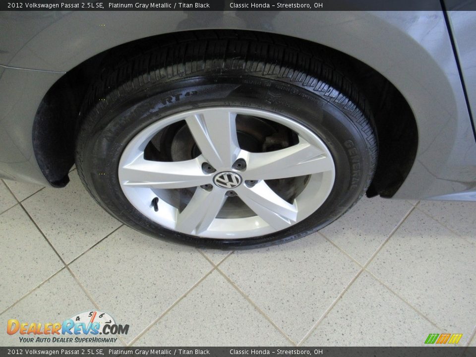 2012 Volkswagen Passat 2.5L SE Platinum Gray Metallic / Titan Black Photo #6