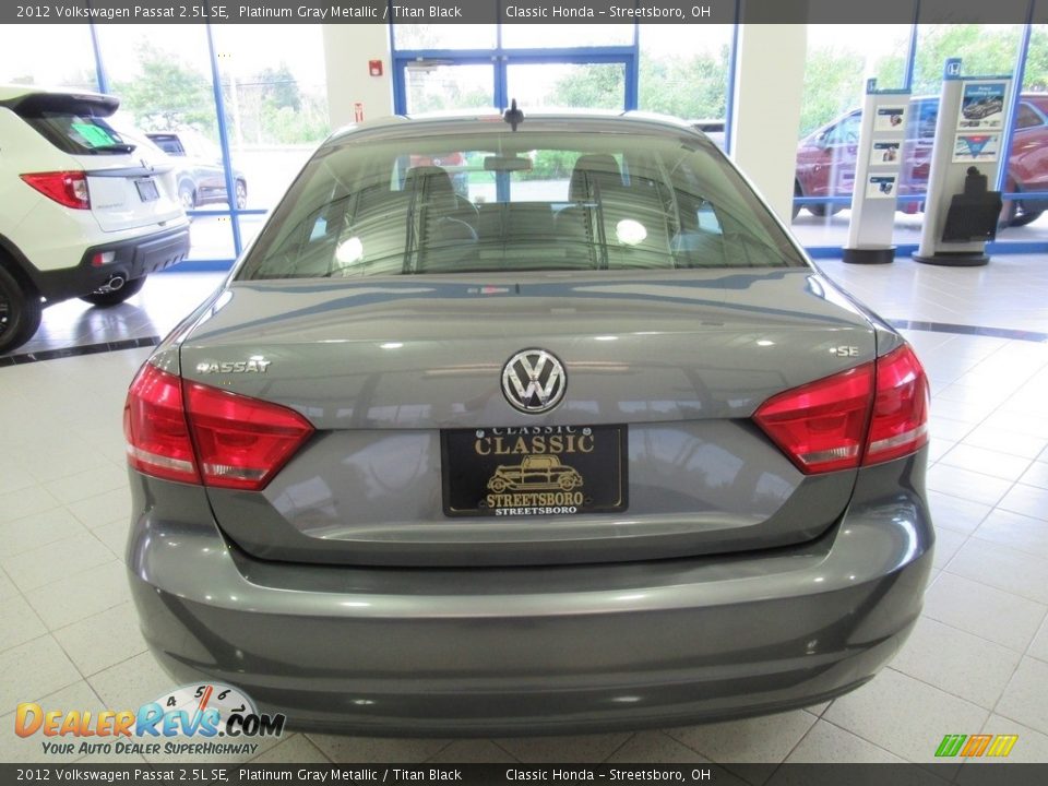 2012 Volkswagen Passat 2.5L SE Platinum Gray Metallic / Titan Black Photo #8