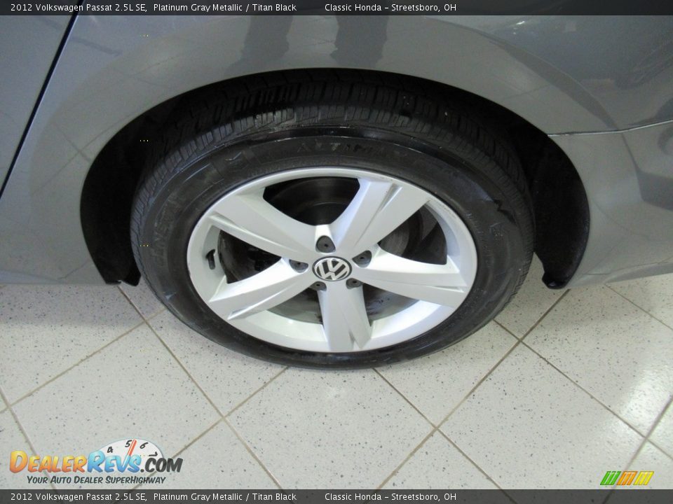 2012 Volkswagen Passat 2.5L SE Platinum Gray Metallic / Titan Black Photo #11